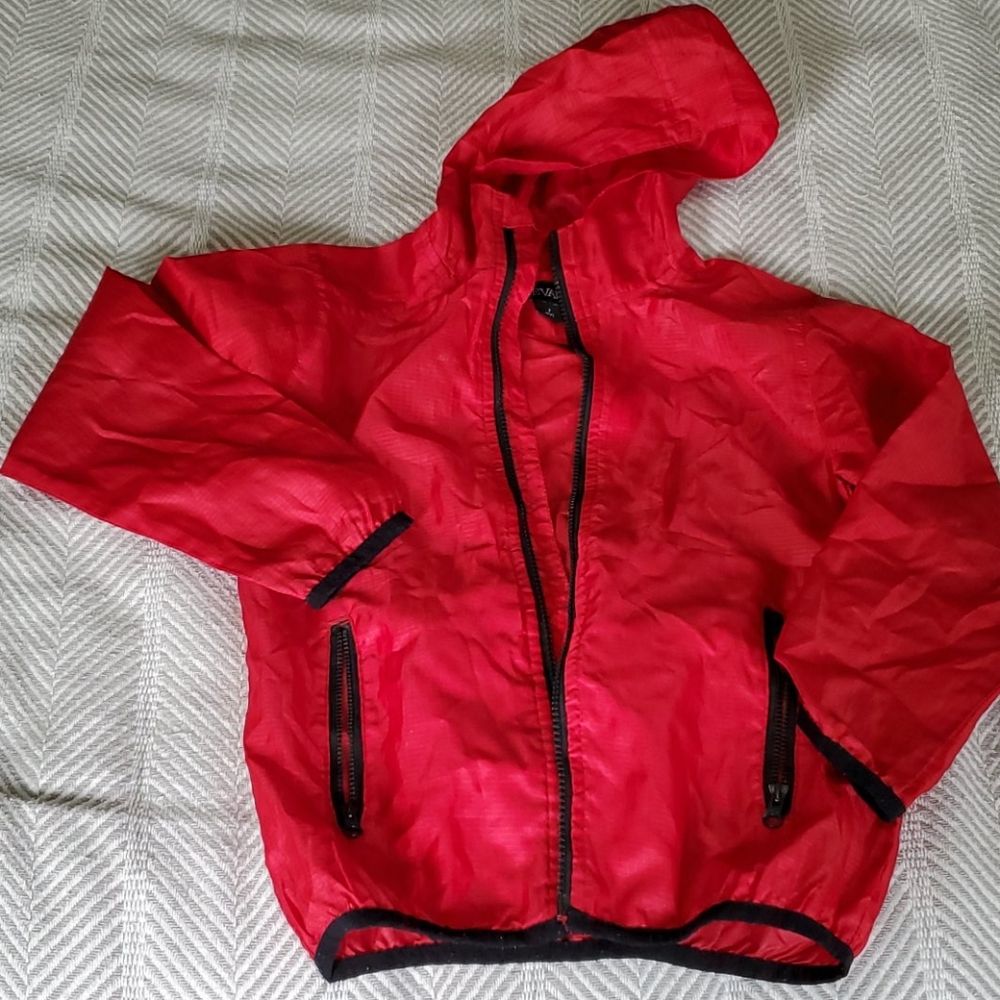 Packable light windbreaker